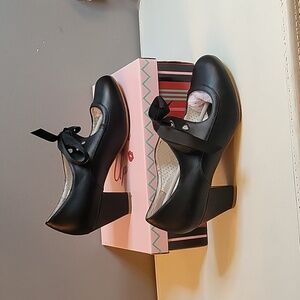 Pin Up Couture Wiggle 32 Retro Ribbon Heel Matte Black Size 10. EUC.